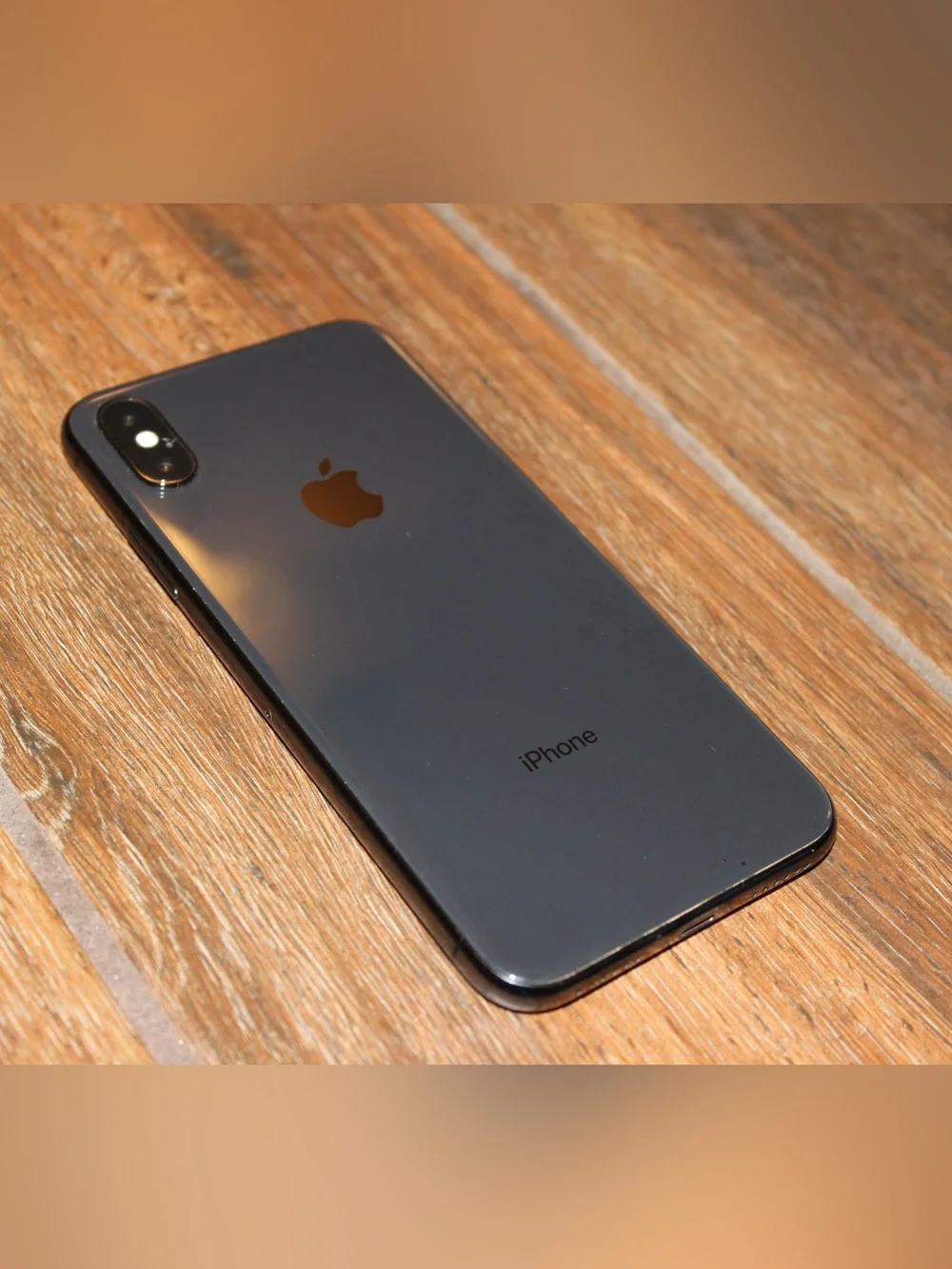Black iPhone X (iPhone 10) – Fully Functional – Cracked Screen (Fixable)- OFFER!